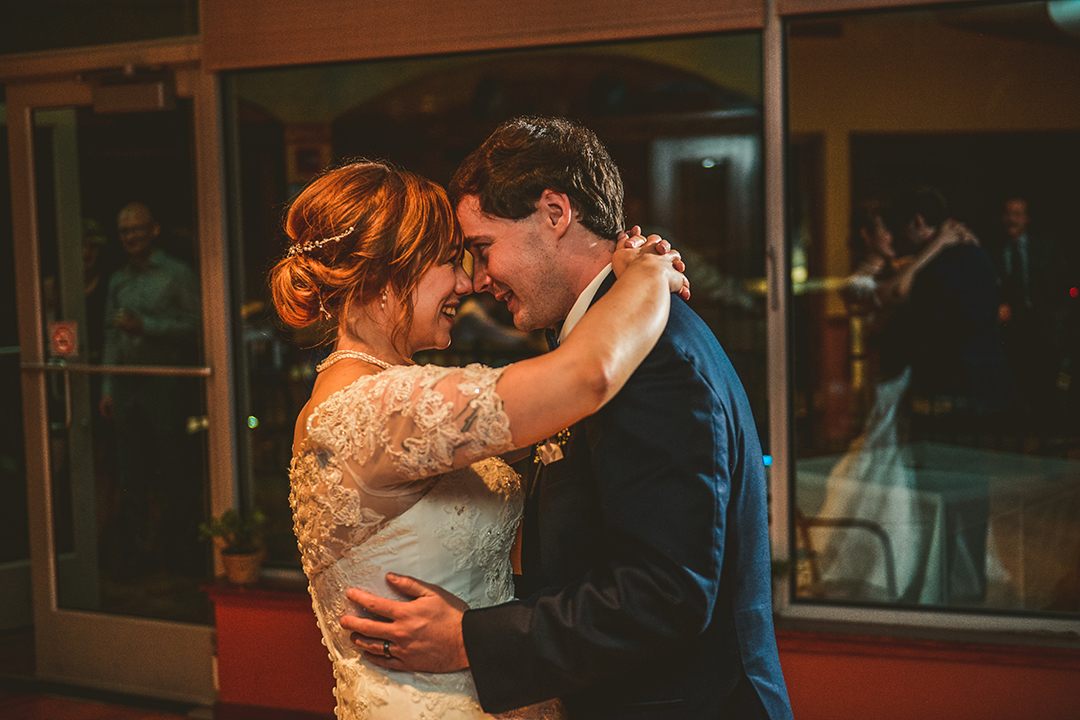 bride and groom experiencing their first dance at the brookfield zoo