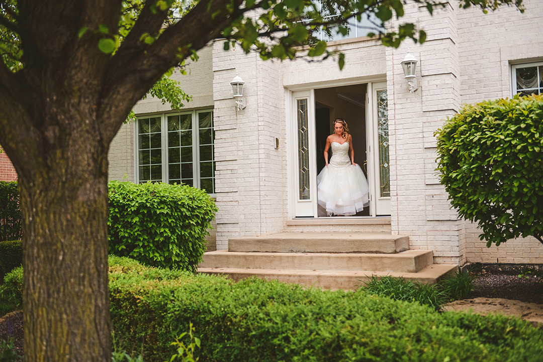 the bride leaving her Oak Forest home